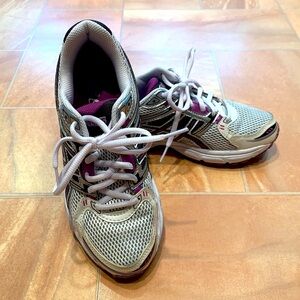 Asics Women's White & Purple T2F9N Gel Contend Athletic Running Sneakers Shoes